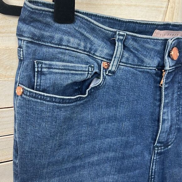 3/$25 Ted Baker London Catrina Distressed Hem Skinny Jeans 30 - Picture 4 of 13